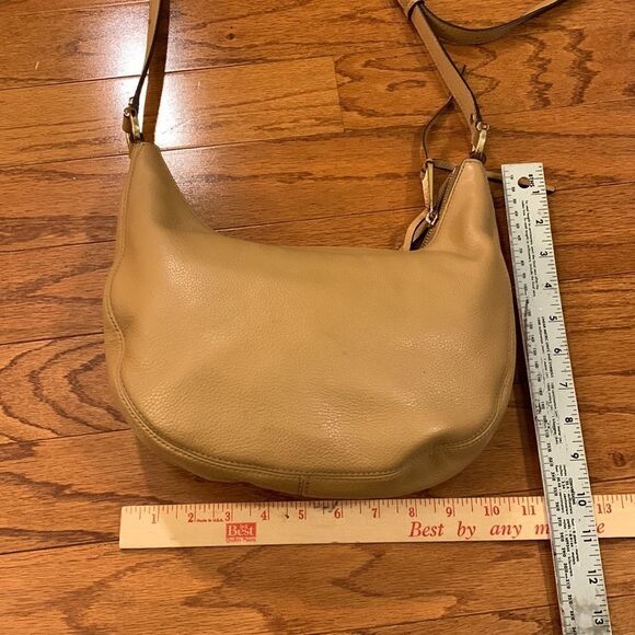 Michael Kors Crossbody or shoulder bag. Camel color - Picture 3 of 10